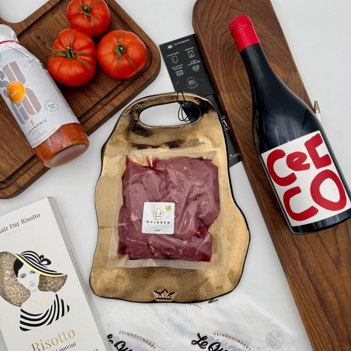 Gulasch frisch Mundgerecht geschnitten vom Nacken