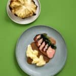 Gegrillter Kalbstafelspitz mit Black Onion Crunch